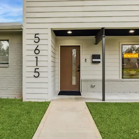 Luxury 4Bd 2Ba W Hot-Tub & Cinema Room - 14 Guest